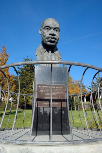 sm_martin_luther_king_statue_cabrillo_college_2.jpg 