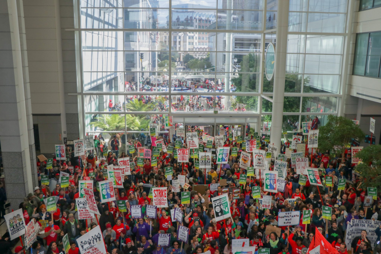 sm_oaklandteachersstrike_statebuilding.jpeg 