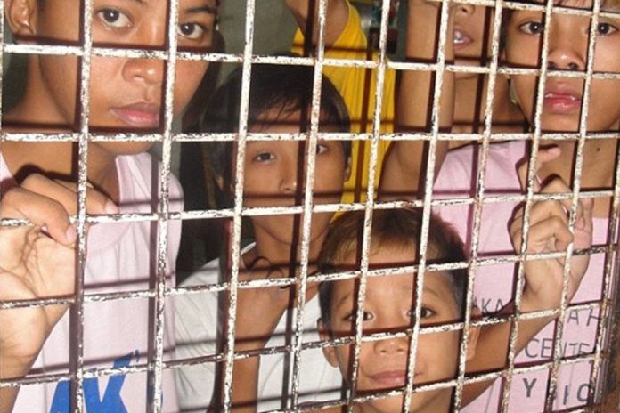 children-cages-696x464.jpg 