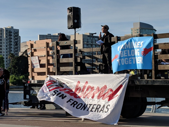 sm_oaklandsinfronteras-mayday-12.jpg