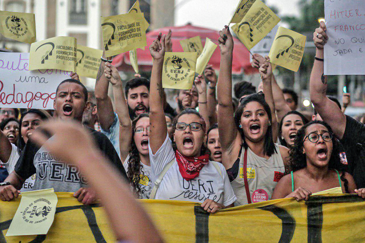 sm_brazil_angry_student_strike.jpg 