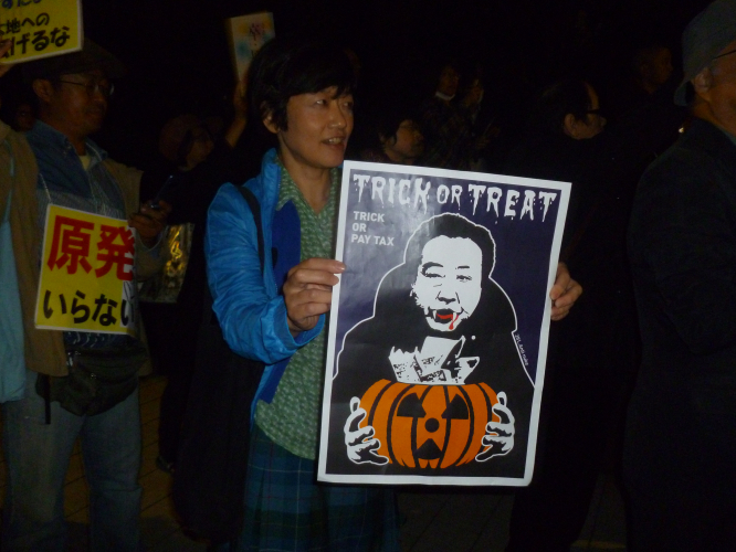 sm_japan_trick_or_treat_in_tokyo_on_oct_26_at_anti-nuke_rally.jpg 