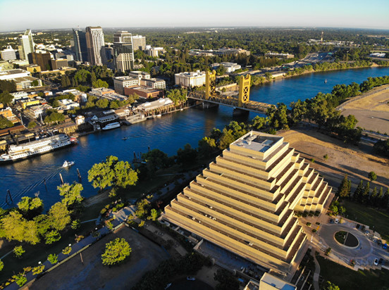 pyramid_in_sacramento.jpg 