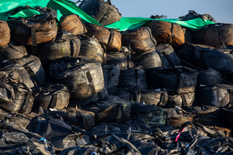 sm_japan_fukushima._radioactive_bags.jpg 