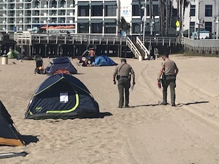 rangers_police_santa_cruz_main_beach_homeless_tent.jpg 