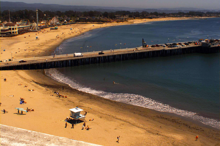 sm_santa-cruz-main-beach-cowell-beach-municipal-wharf-boardwalk-shawn-harrison-usgs-pacific-coastal-and-marine-science-center-public-domain.jpg 