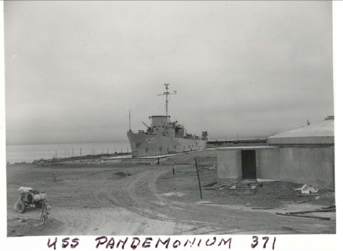 sm_treasure_island_uss_pandemonium_photo.jpg 