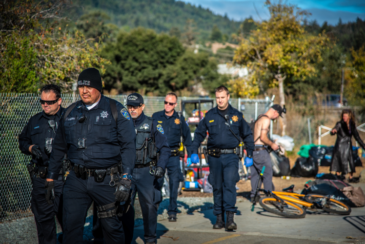 sm_phoenix_camp_ross_santa_cruz_homeless_7_police.jpg 