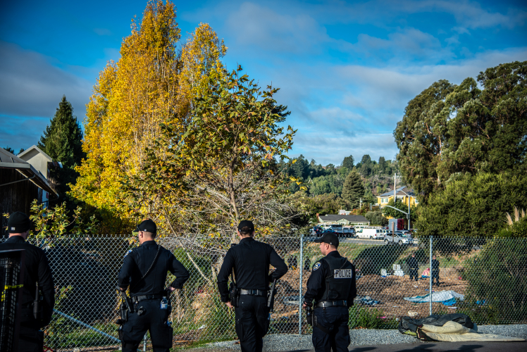 sm_phoenix_camp_ross_santa_cruz_homeless_9_police.jpg 