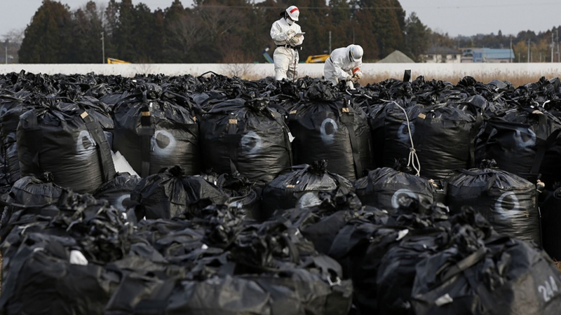 sm_japan_fukushima-waste-bags-reuters.jpg 