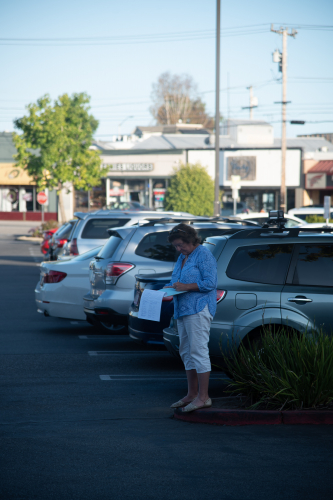 sm_carol_polhamus_santa_cruz_united_petition_signature_gatherer.jpg 