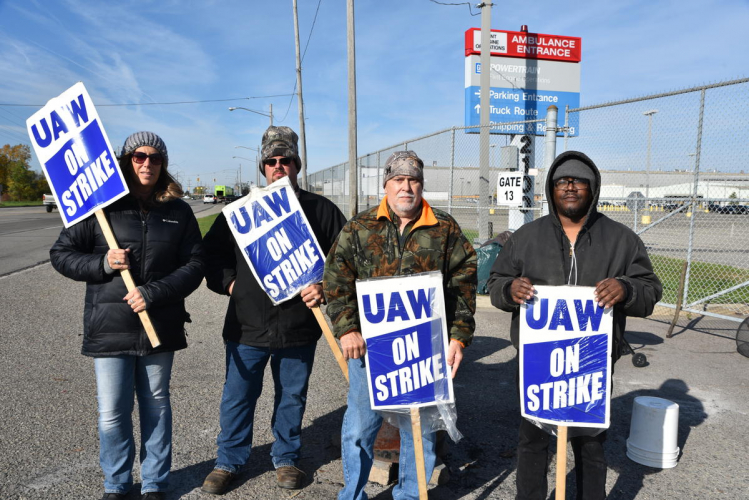 sm_uaw-gm-gm_flint_truck_assembly_picket-line-strike-lester-graham.jpg 