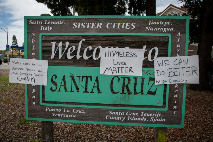 sm_12_motel_voucher_homeless_protest_covid-19_coronavirus_welcom_to_santa_cruz_sign_ocean_street.jpg 