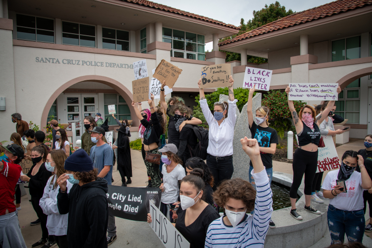 sm_santa_cruz_george_floyd_march_-_32_police_department_black_lives_matter.jpg 