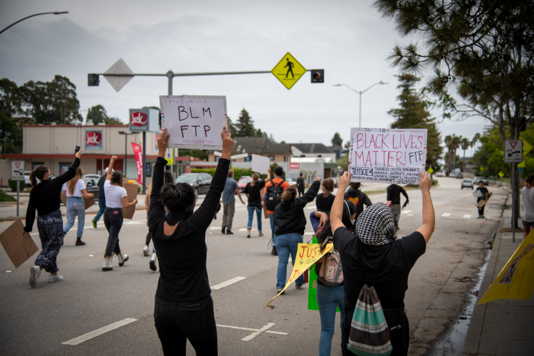 sm_santa_cruz_george_floyd_march_-_5_black_lives_matter.jpg 