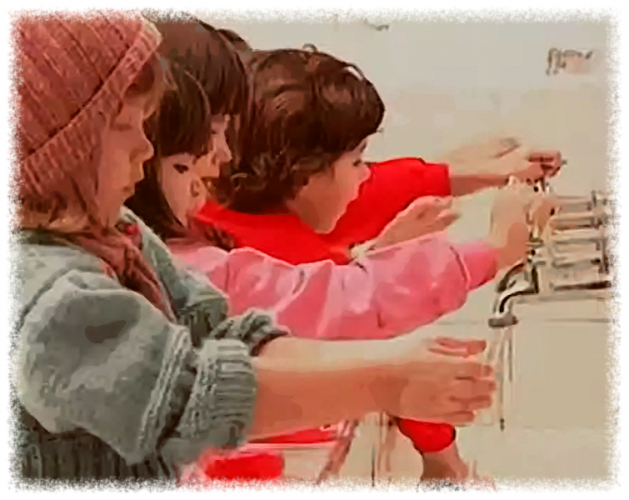 sm_brazilian_children_washing_hands.jpg 