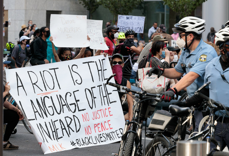 sm_1593px-george_floyd_protests_in_philadelphia_5c2a6126r.jpg 