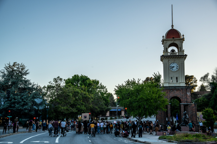 sm_abolish_police_march_santa_cruz_-_11_town_clock.jpg 