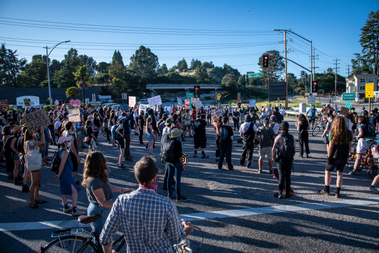 sm_abolish_police_march_santa_cruz_-_5_highway_one_ocean_street.jpg 