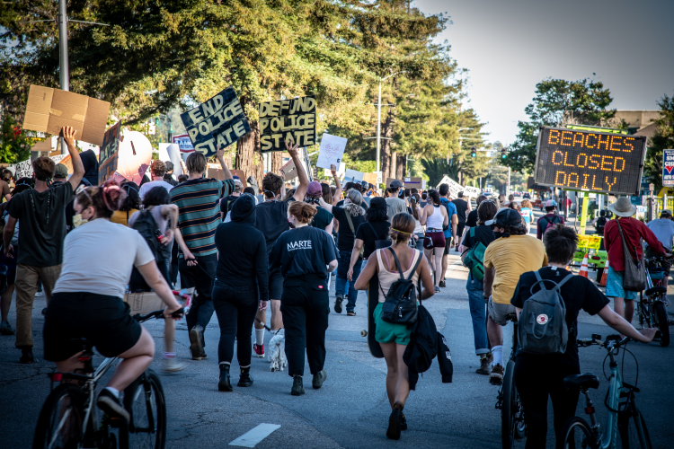 sm_abolish_police_march_santa_cruz_-_7_defund_ocean_street_beaches_closed_daily_sign.jpg 