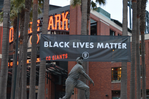 480_oracle_park_-_willie_mays_statue_-_black_lives_matter_banner__dsc_1939__1.jpg