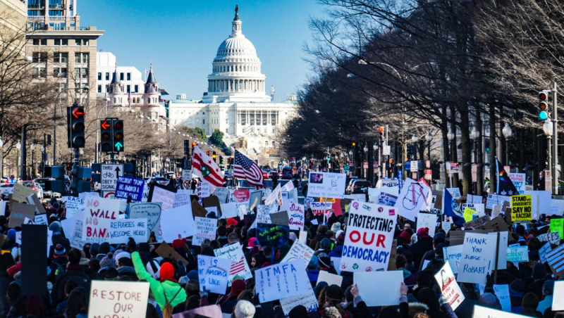 sm_white-house-protest.jpg 