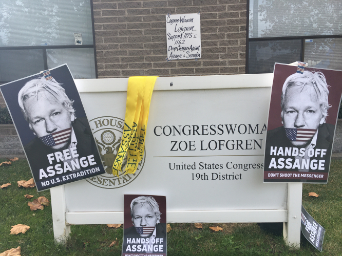 sm_assange_lofgren_signs_12-11-20.jpg 