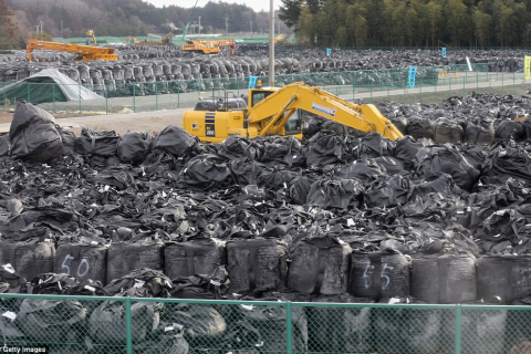 480_japan_fukushima_bag_radioactive_dump_site.jpg