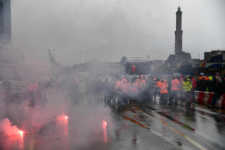 italy_protest_genova_.jpg 