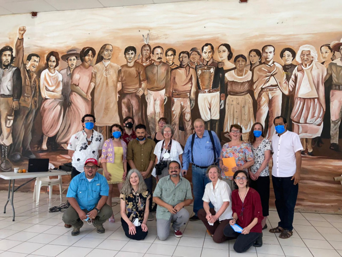 sm_nicaragua_delegation_and_mural.jpg 