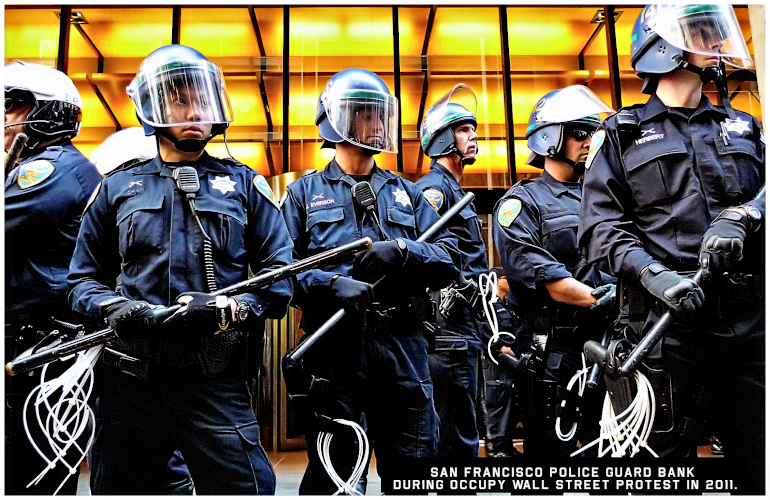 public_domain_photo-police_stand_between_bank_and_students.png 
