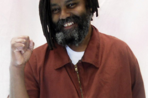 480_mumia_with_fist.jpg