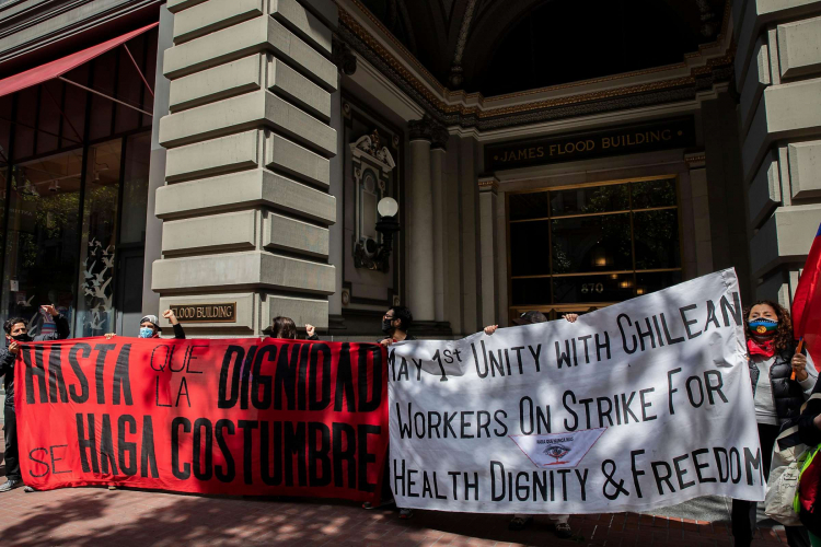 sm_may_day_sf_chile_banners_at_consulate.jpg 
