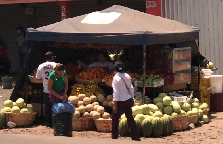 sm_outdoor_food_market_in_nicaragua.jpg 