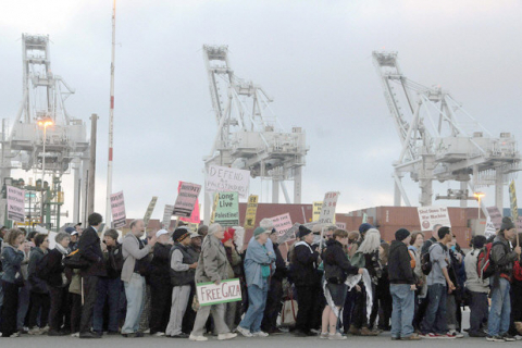 ilwu_zim_june_20_2010_picket_oakland1x.jpg