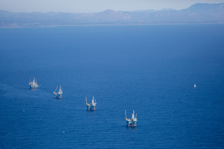 sm_off_shore_oil_rigs_ca_and_san_ardo_field_copyright_drew_bird.jpg 