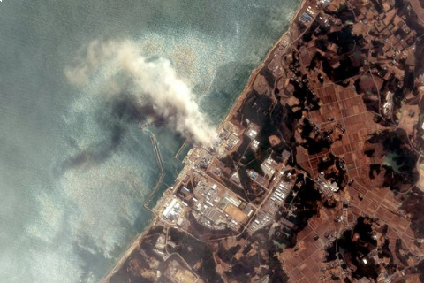 fukushima_nuclear-power-plant-japan-satellite-images-smoke_33374_600x450.jpg