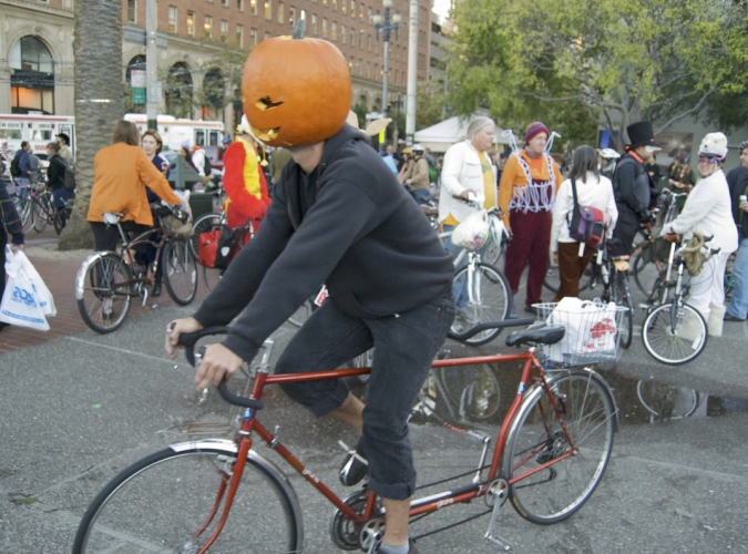 sm_halloween_critical_mass_in_san_francisco_2009___critical-mas______flickr.jpg 