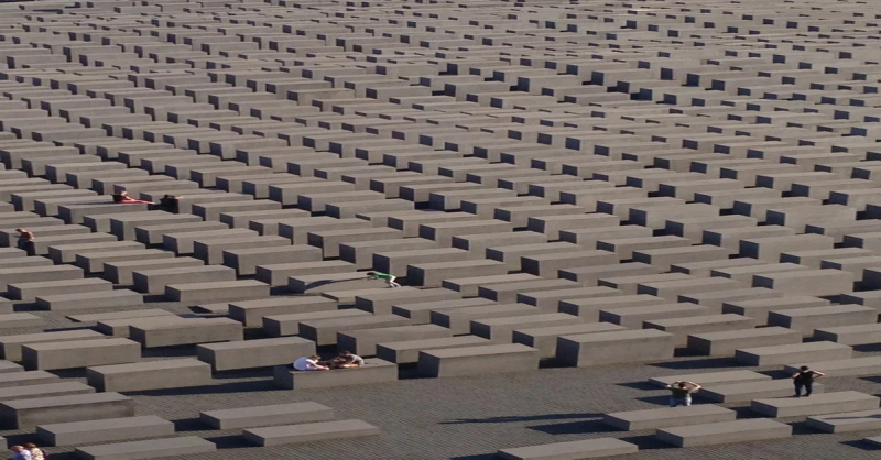 sm_holocaust_memorial_in_berlin.jpg