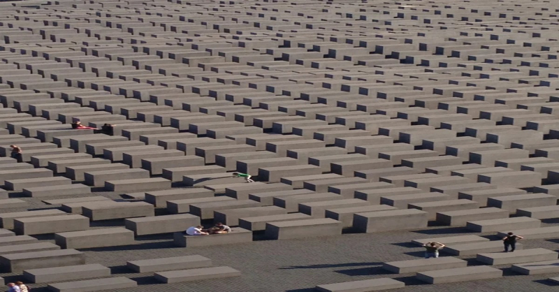 sm_holocaust_memorial_in_berlin.jpg 