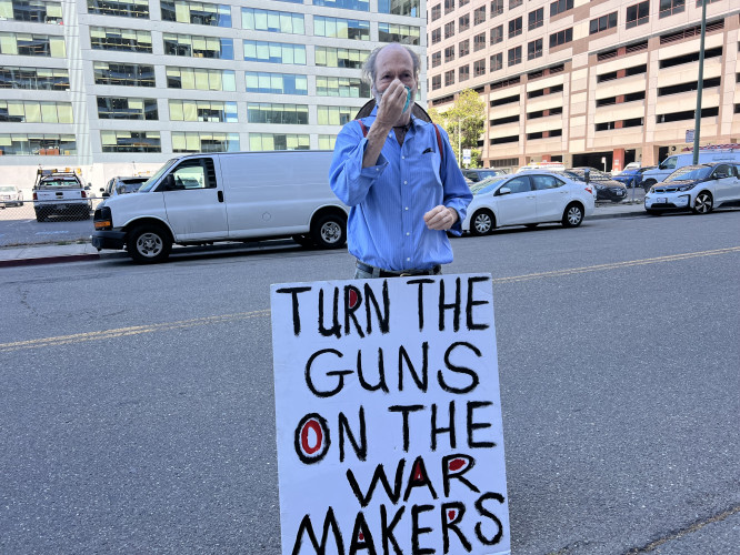 sm_ukraine_oakland_turn_the_guns_6-23-22.jpg 