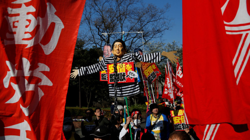 sm_abe_protested_by_doro-chiba_in_japan.jpg 