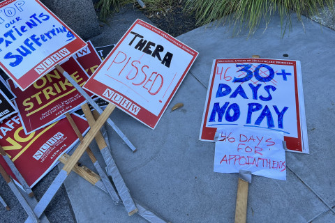 480_nuhw_strike_signs_9-30-22_1.jpg