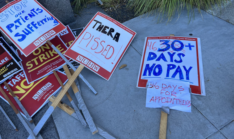 sm_nuhw_strike_signs_9-30-22.jpg 