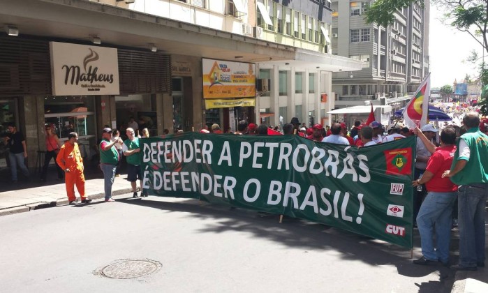 brazil_workers_defend_petrobras.jpg 