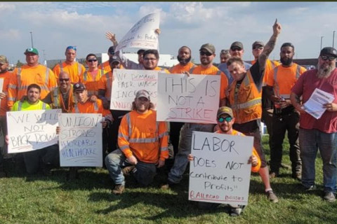 480_railroad_workers_rally.jpg
