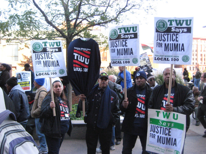 sm_twu_100_members_back_mumia_at_philly_rally-nyc_twu.jpg 