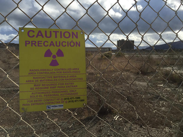 hunters_point_nuclear_warning_sign.jpg 