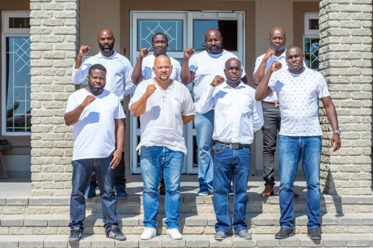 sm_namibia_miners_without_masks.jpg 
