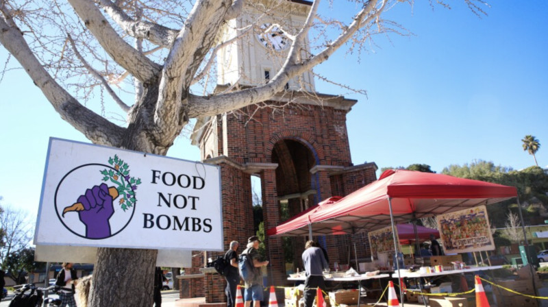 sm_santa_cruz_food_not_bombs.jpg